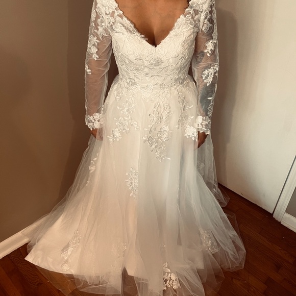 Womens size 10 wedding dress - Picture 3 of 3